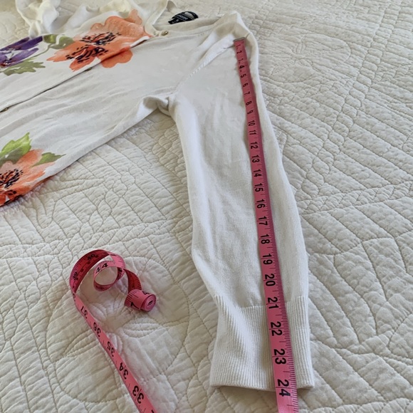 Lands’End Cardigan button up sweater with beautiful floral accents in size M - Picture 10 of 10